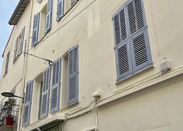 Loft 3 pièces dans vieil Antibes